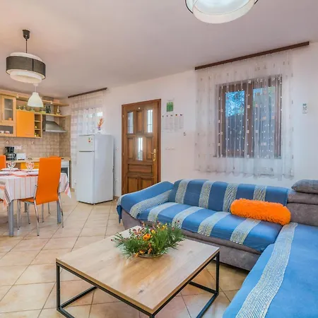 Stunning In With Wifi Apartment